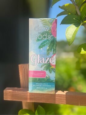 DEW OF THE GODS Maui Glaze Dragon Fruit Oil Facial Cleanser